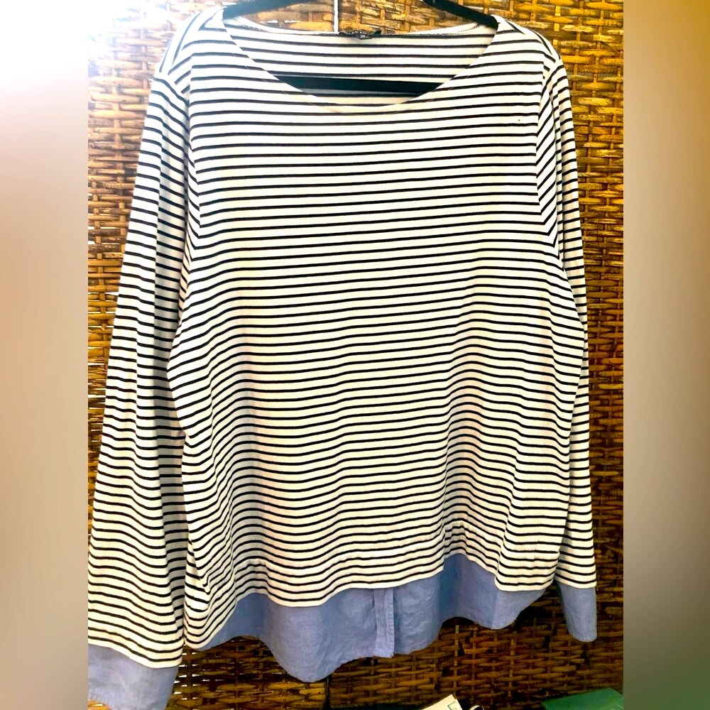 🎉 J. CREW BLUE & WHITE STRIPPED L/S TOP w/ OXFORD PEEK! 🤩
